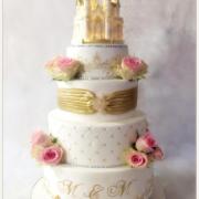 Wedding cake chateau en or et blanc